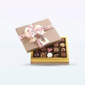 Pralinés variados da Bachmann's numa caixa castanha convidativa