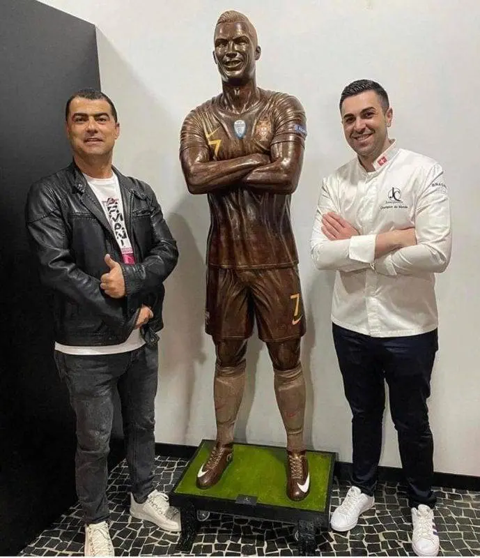 クリスティアーノ・ロナウドのスイス製チョコレート彫刻 - エピローグ 1 クリスチャーノ・ロナルド・スイス・チョコレート彫刻