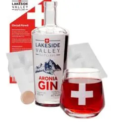 Lakeside Valley Aronia Swiss Gin gift set with Switzerland in the Glas.