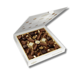 Cailler Exclusive Christmas Pralines 244 g numa caixa sobre um fundo preto.