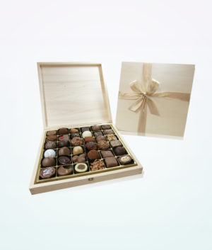 bachmann-assorted-pralines-in-wooden-box