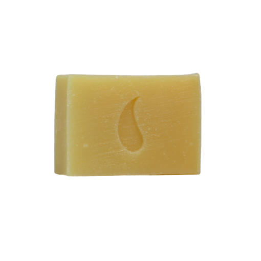 Seifenmacher's embossed, drop-shaped shampoo bar for oily hair displayed against a black backdrop.